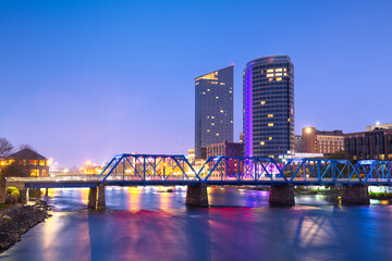 Fototapete - Grand Rapids, Michigan, USA downtown skyline on the Grand River