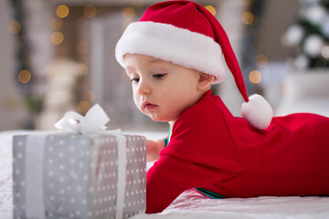 Wall Mural - baby in santa claus hat with gifts