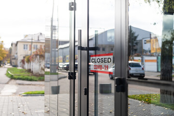 Aufkleber - Business office or store shop is closed, bankrupt business due to the effect of novel Coronavirus (COVID-19) pandemic