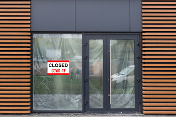 Aufkleber - Sorry we are closed sign board hanging on door of cafe