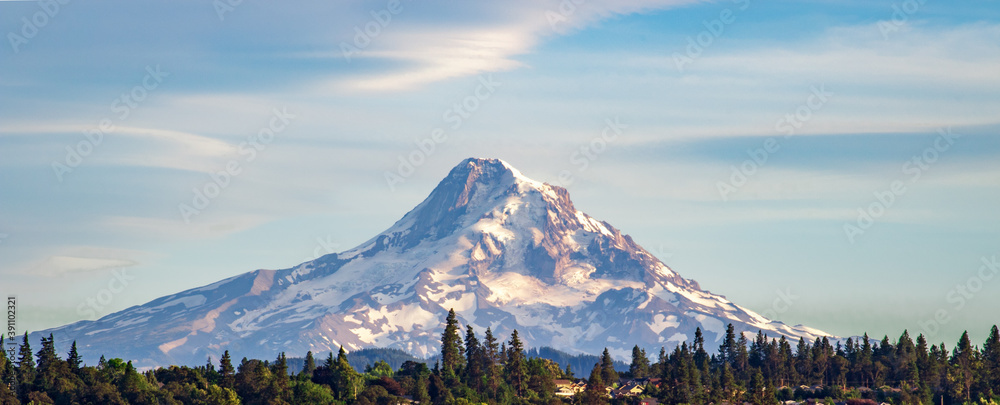 View of Mt. Hood in Oregon as seen from Underwood, Washington - obrazy, fototapety, plakaty 