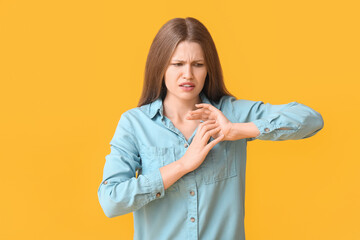 Canvas Print - Woman with problem of limbs numbness on color background. Diabetes symptoms