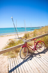 Wall Mural - Vieux vélo rouge en bord de mer sur les plages en France.