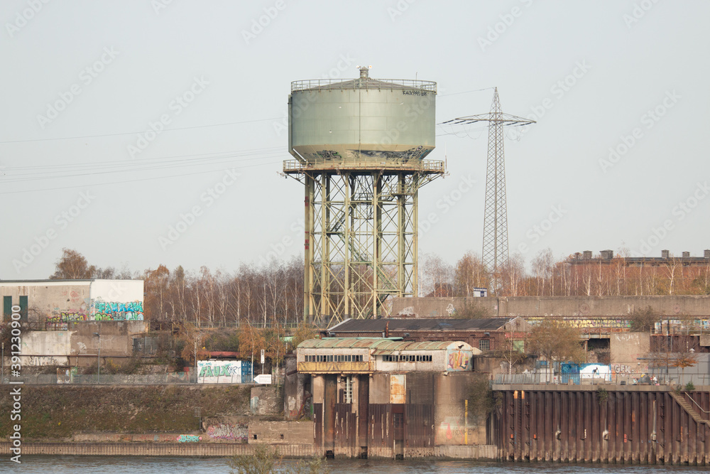 Wasserturm im Rheinpark in Duisburg Hochfeld