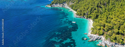 Fotografía Aerial drone ultra wide panoramic photo of tropical paradise deep turquoise lago