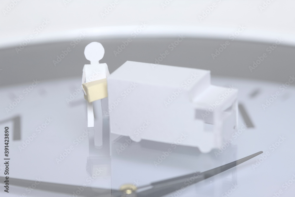 ペーパークラフトの宅配車と時計 Wall Mural Wallpaper Murals Paylessimages