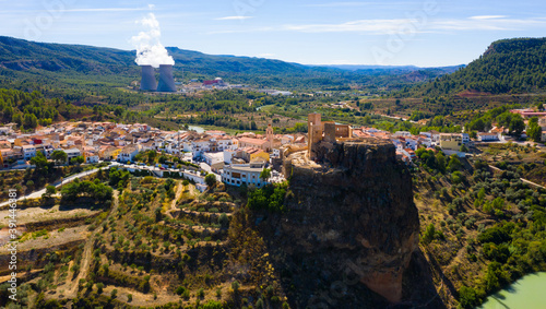 Fotomural Aerial view of historical Spanish town of Cofrentes with medieval castle on top