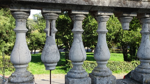Fotografía Antica balaustra in marmo nel giardino