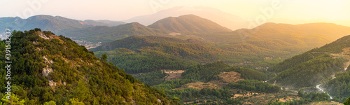 Fotomural Sunset on a mountainside panoramic