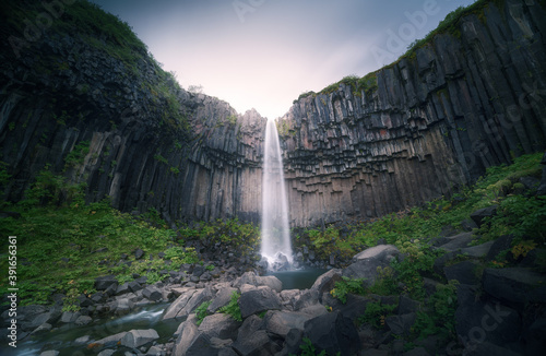 Fotografía Svartifoss, Iceland's most colonnaded waterfall
