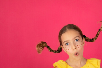 Sticker - Surprised girl against pink background