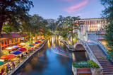 Fototapeta Mosty linowy / wiszący - River walk in San Antonio city downtown skyline cityscape of Texas USA