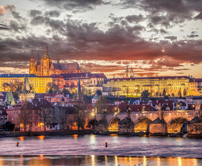 Fototapete - Prague Castle with famous Charles Bridge in the evening, Czech Republic