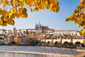 Fototapete - Prague Castle with famous Charles bridge in Prague during autumn season, Czech Republic
