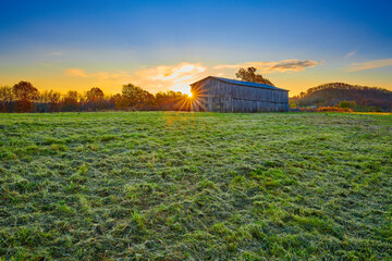 Wall Mural - Tobacco barn at sunrise in Gravel Switch, Kentucky.