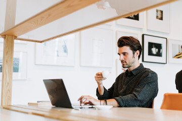 Wall Mural - casual man working in a cafe