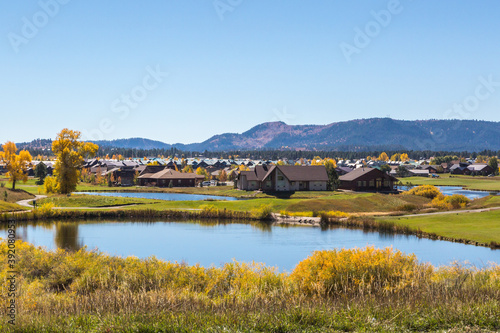 Fotomural Pagosa Springs Residences - Homes and vacation rentals among the retention ponds