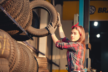 Canvas Print - Girl mechanic changing tires