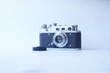 stary, analogowy aparat fotograficzny Zorki, naturalne światło, lekko w lewo, z dekielkiem, poziomo