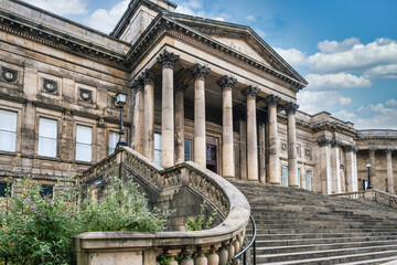 Canvas Print - The Liverpool Central Library on the historic St George's Quarter