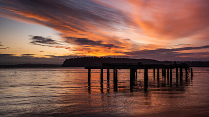 Wall Mural - sunrise over the pier