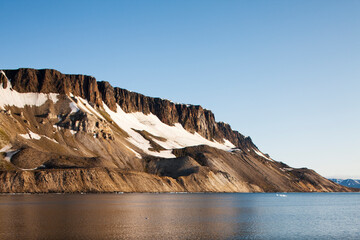 Wall Mural - Cliffs at Cape Fanshawe, Spitsbergen Island, Svalbard, Norway