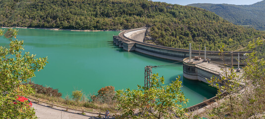 Moirans En Montagne - 09 04 2020: View of the Vouglans dam from the road