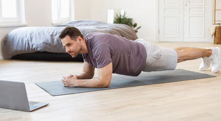 Aufkleber - Sporty Guy Training At Computer Online Doing Plank Indoor, Panorama