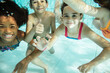© Mareen Fischinger/Westend61 - Portrait of happy children swimming under water in swimming pool
