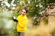 © Sigrid Gombert/Westend61 - Smiling woman holding vegetable while standing at urban garden