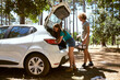 © Martina Ferrari/Westend61 - Young couple loading a car in forest