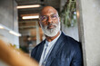 © Jo Kirchherr/Westend61 - Mature man wearing eyeglasses standing at home