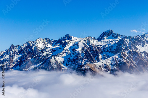 Dekoracja na wymiar  sniezne-i-gorskie-szczyty-we-francuskich-pirenejach-w-poblizu-osrodka-narciarskiego-luchon-superbagn-res-w-okregu-saint-gaudens-oksytania-haute-garonne-francja-widok-z-lotu-ptaka-na-gory-luchonnais