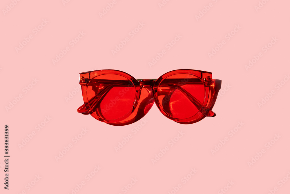 Trendy modern red sunglasses on pink background - obrazy, fototapety, plakaty 