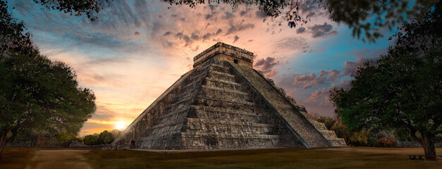 Wall Mural - chitchenitza during sunset