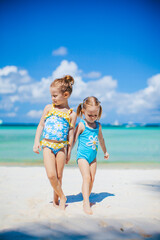 Canvas Print - Adorable little girls having fun on the beach