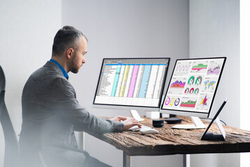 Aufkleber - Financial Analyst Working With KPI Data