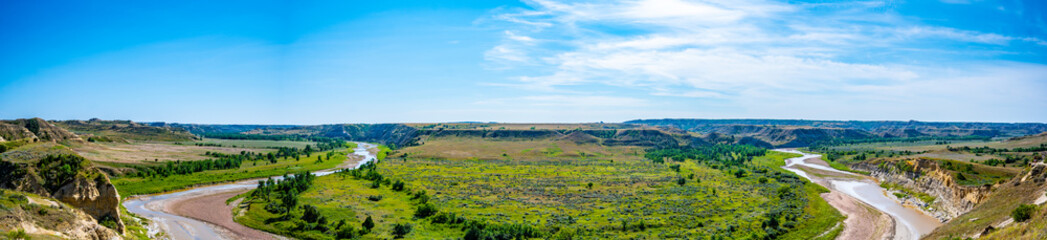 panoramic overlook of the little missouri river at theodore roosevelt national park