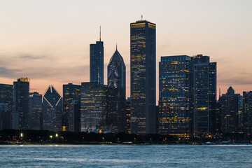 Fototapete - Beautiful Chicago skyscrapers at evening
