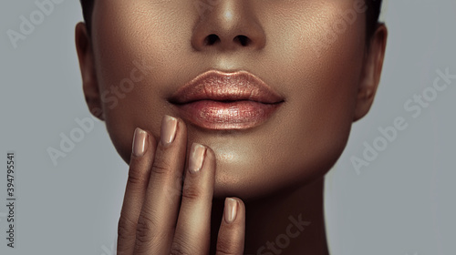 Cuadros en Lienzo Beauty woman face closeup, lips and nails close-up, beautiful African American model girl's mouth, healthy skin