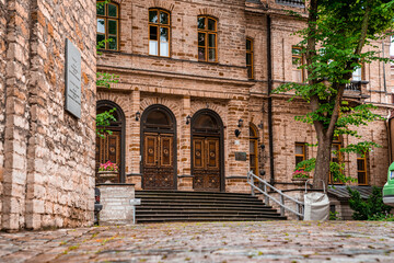 Fototapete - Gorgeous ancient buidling in the middle of the old town.