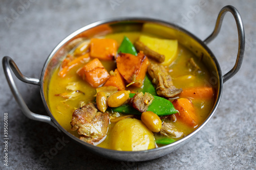 Fotografía Massaman curry with leftover Christmas turkey, butternut squash and potatoes