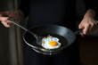 © Foodlovers - A fried egg in a pan