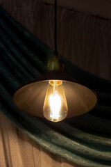 Lamp with a vintage incandescent lamp