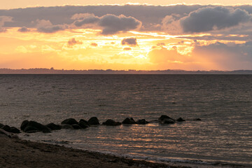 schönes Licht abends am Meer