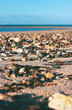 Steiniger Strand an einem sonnigen herbsttag an der Ostsee in Laboe / 2020