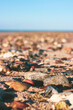 Steiniger Strand an einem sonnigen herbsttag an der Ostsee in Laboe / 2020