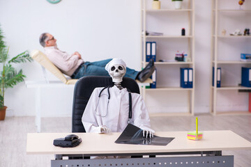 Old man visiting dead doctor radiologist