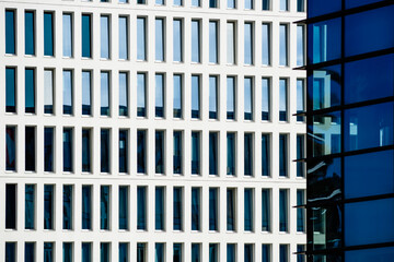 Milano riflessi su palazzi uffici moderni, Porta Garibaldi