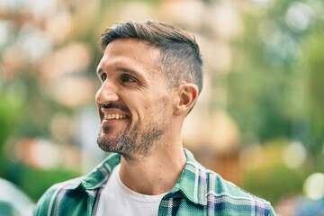 Poster - Young caucasian man smiling happy standing at the city.